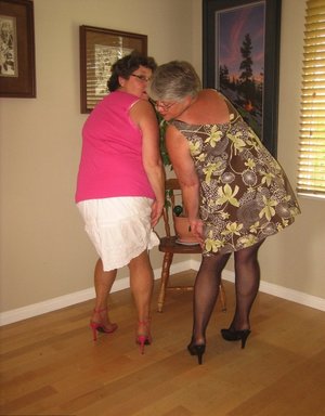 18 year old girl Arwen Gold loses her virginity after her car breaks down